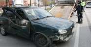 Otomobil bariyerlere çarptı: 1 yaralı