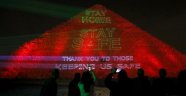 Mısır Piramitlerinden dünyaya "Evde Kal" mesajı