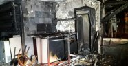 Alev alev yanan dükkan küle döndü