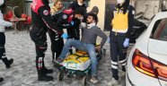 Yatırıldığı sedyeden kalkan yaralı sürücü güçlükle ikna edildi