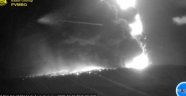 Krakatau Yanardağı 500 metre yüksekliğe kül püskürttü