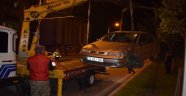 Otomobil refüje çarptı: 1 yaralı