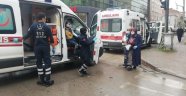 Hasta taşıyan ambulans otomobil ile çarpıştı