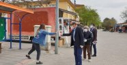 Kızıldaş pazarda maske dağıttı