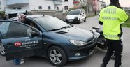 Otomobille elektrikli bisiklet çarpıştı: 1 yaralı