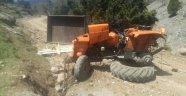 Freni patlayan traktör kayaya çarptı: 1 yaralı
