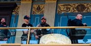 ABD'de de protestocular Michigan Eyaleti Meclis binasını bastı