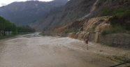 Aniden bastıran sağanak yağış heyelan riskini arttırdı