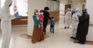 Koronayı yenen anne ve oğlu taburcu oldu