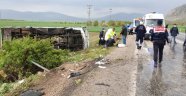 Afyonkarahisar'da otobüs tarlaya devrildi: 16 yaralı