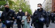 Almanya'da korona kısıtlamaları protesto edildi