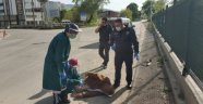 Yolda yatarken bulunan yaşlı adam hastaneye kaldırıldı