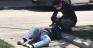 Otomobilin çarptığı elektrikli bisiklet sürücüsü yaralandı