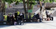 65 yaş üstü yaşlılar parklara akın etti
