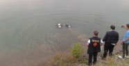 Kızına şoförlük öğretirken baraj gölüne uçtular: 2 ölü
