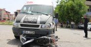 İşçi servisi ile motosiklet çarpıştı: 1 yaralı