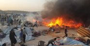 İdlib'te sığınmacıların kaldığı kampta yangın çıktı