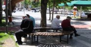 65 yaş ve üstü tekrar sokaklarda!