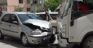 Otomobil ile kamyonet çarpıştı: 1 yaralı