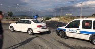 Hırsızlık ihbarına giden polisler kaza geçirdi