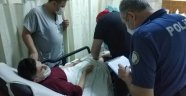 Maganda kurşunu evin önünde oturan genci vurdu