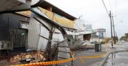 Avustralya'da fırtına 60 bin evi elektriksiz bıraktı