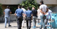 Apartmanın bahçesinde ceset bulundu