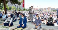 Haftalar sonra ilk cuma namazı!