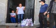 Polis kendi arasında para toplayarak gıda yardımı yaptı