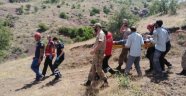 Elazığ'da traktör dereye yuvarlandı: 2 yaralı