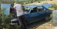 Sürücü kontrolü kaybetti araç yol kenarına uçtu