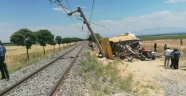 Tren traktöre çarptı: 1 ölü 2 yaralı