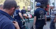 Köprüden geçmeye çalışan traktör dereye devrildi: 1 ölü 1 yaralı