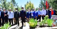 15 Temmuz şehitleri mezarı başında anıldı