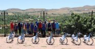 Arapgir'de bisikletli maske dağıtımı