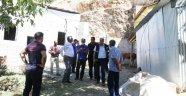 Depremde bazı evlerde hasar oluştu