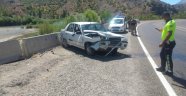 Otomobil bariyerlere çarptı: 1 yaralı