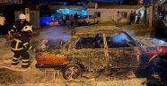Söke'de park halindeki otomobil alev alev yandı