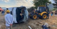 İşçileri taşıyan minibüs devrildi: 1 ölü 12 yaralı