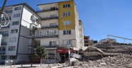 Yıkımı yapılan 6 katlı bina çöktü!