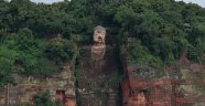 Çin'de sel suları dev Buda heykelinin ayaklarına ulaştı