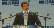 Davutoğlu, CHP, MHP ve HDP'yi gurbetçilere şikayet etti