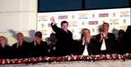 Davutoğlun'dan balkonda zafer konuşması