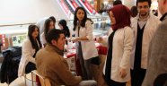 Tıp Fakültesi Öğrencileri Diyabet Standı Açtı