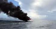 ABD'de tekne alev alev yandı