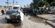 Adana'da otomobil ile hafif ticari araç kafa kafaya çarpıştı: 3 yaralı