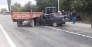Afyonkarahisar'da traktör ile otomobil çarpıştı: 5 yaralı