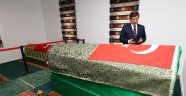 Ahmet Davutoğlu, Süleyman Şah türbesini ziyaret etti