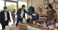 AK Parti Arguvan'da maske dağıttı
