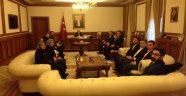 AK Parti Gençlik Kolları Vali Kamçı'yı Ziyaret Etti